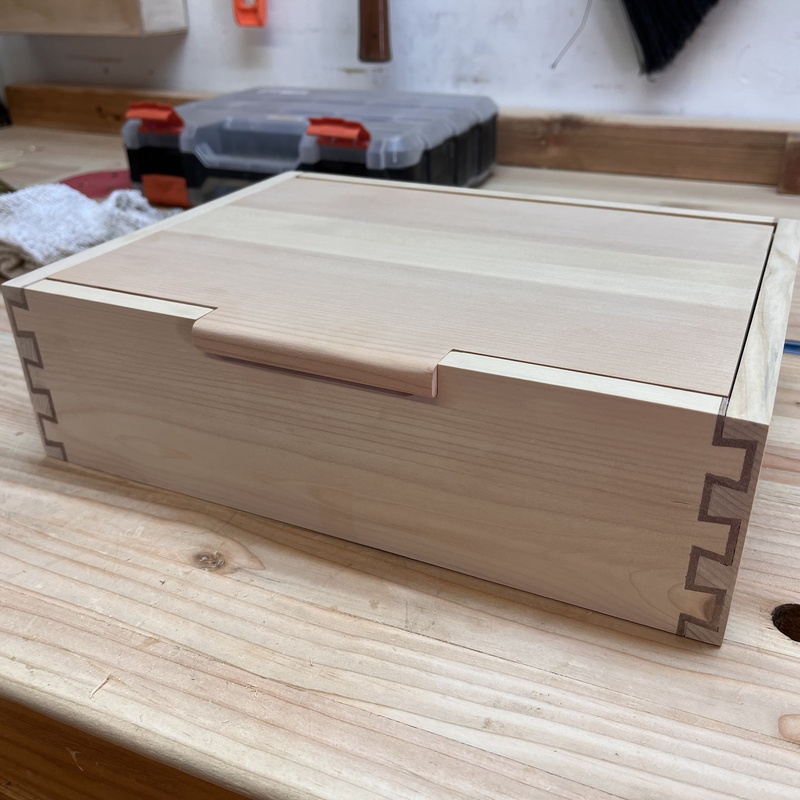 Double-dovetailed box from Cedar and Douglas Fir
